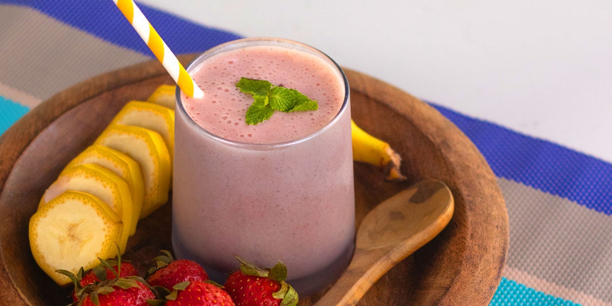 SVELTY Strawberry and Banana Smoothie | Nestlé Recipes