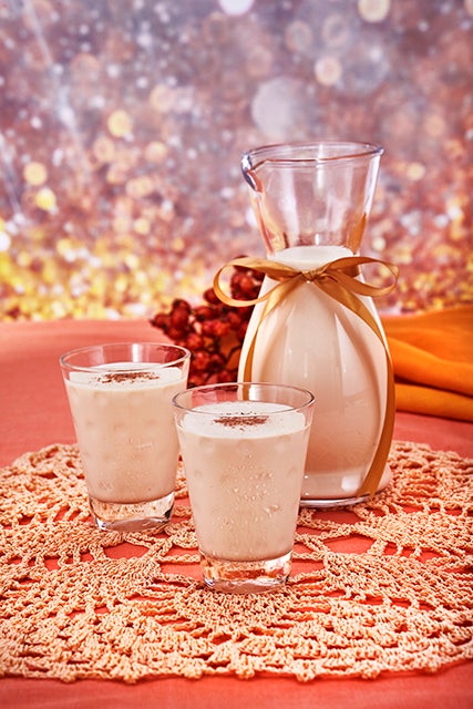 Peaches And Cream Ponche De Crème | Nestlé Recipes